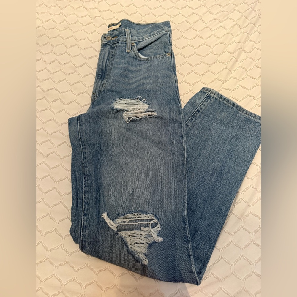 Levi’s 94’ BAGGY Distressed Jeans